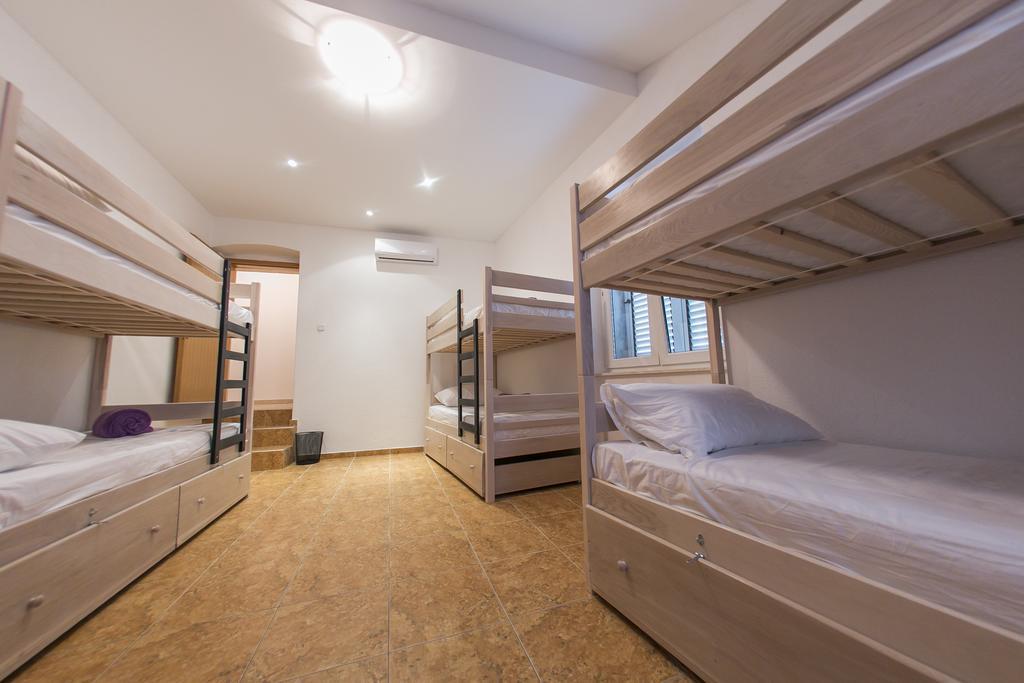 City Hostel Trogir Room photo