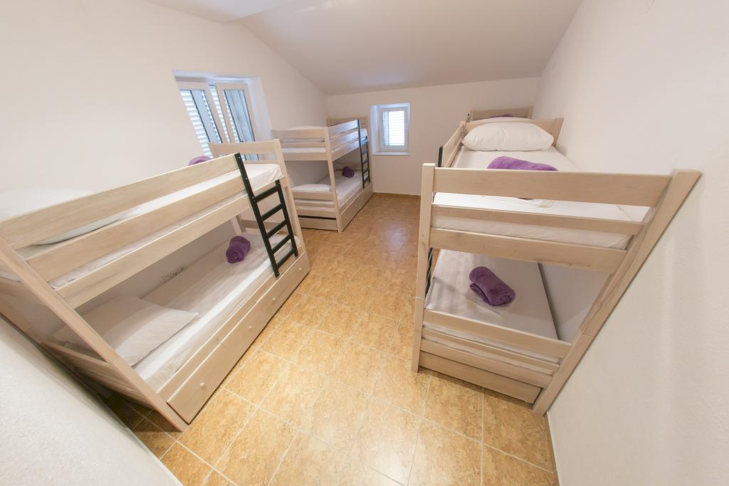 City Hostel Trogir Room photo